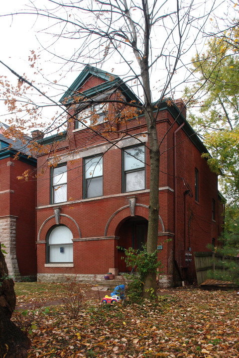 938 S 6th St in Louisville, KY - Foto de edificio