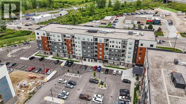 4775 Walker Rd in Windsor, ON - Building Photo - Building Photo