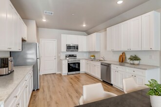 1029 E Golden Ln in Burleson, TX - Building Photo - Building Photo