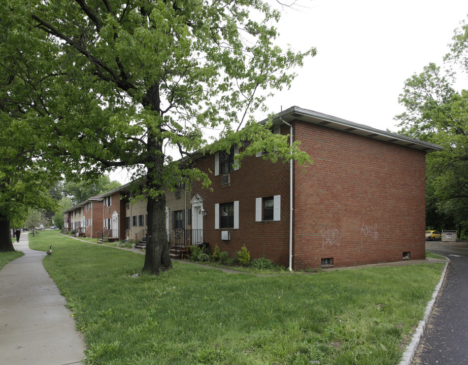 East Gate Apartments in Bound Brook, NJ - Building Photo