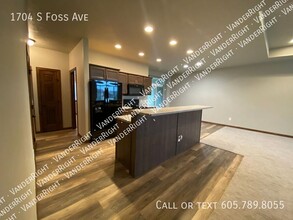 1704 S Foss Ave in Sioux Falls, SD - Building Photo - Building Photo