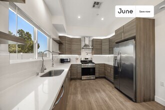 5637 Riverton Ave in Los Angeles, CA - Building Photo - Building Photo