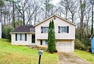 493 Village Square Ct in Stone Mountain, GA - Building Photo