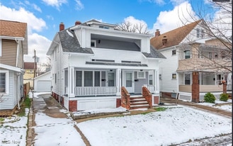 2085 Chesterland Ave, Unit 2nd FLOOR UNIT in Lakewood, OH - Building Photo