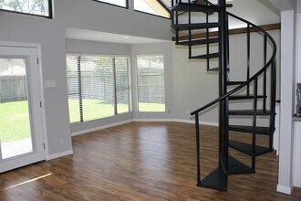 10031 Haddington Dr in Houston, TX - Building Photo - Building Photo