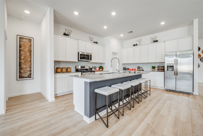 2922 Mariner Island Dr in Texas City, TX - Building Photo - Building Photo