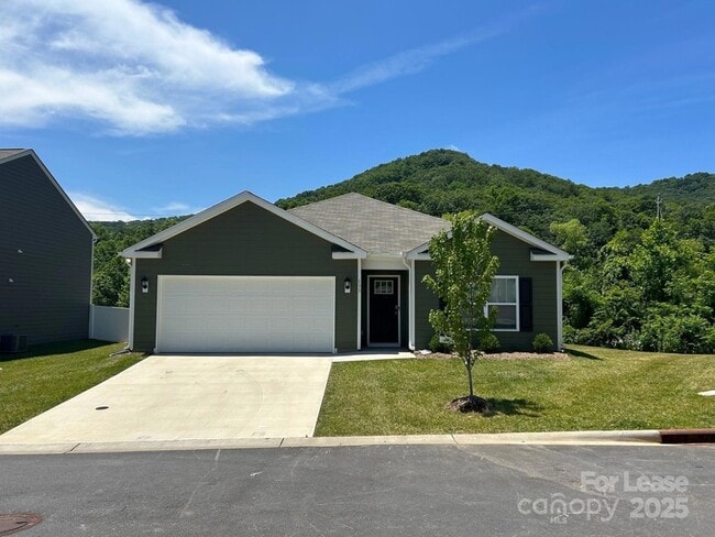 111 Switchgrass Lp in Fairview, NC - Foto de edificio - Building Photo