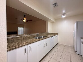 1629 S Kirkwood Rd in Houston, TX - Building Photo - Building Photo