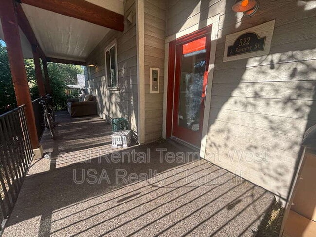 522 S Fountaine St