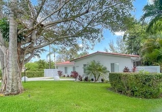 200 NW 86th St in El Portal, FL - Building Photo - Building Photo