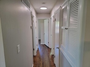 5105 NE 44th St in Kansas City, MO - Building Photo - Building Photo