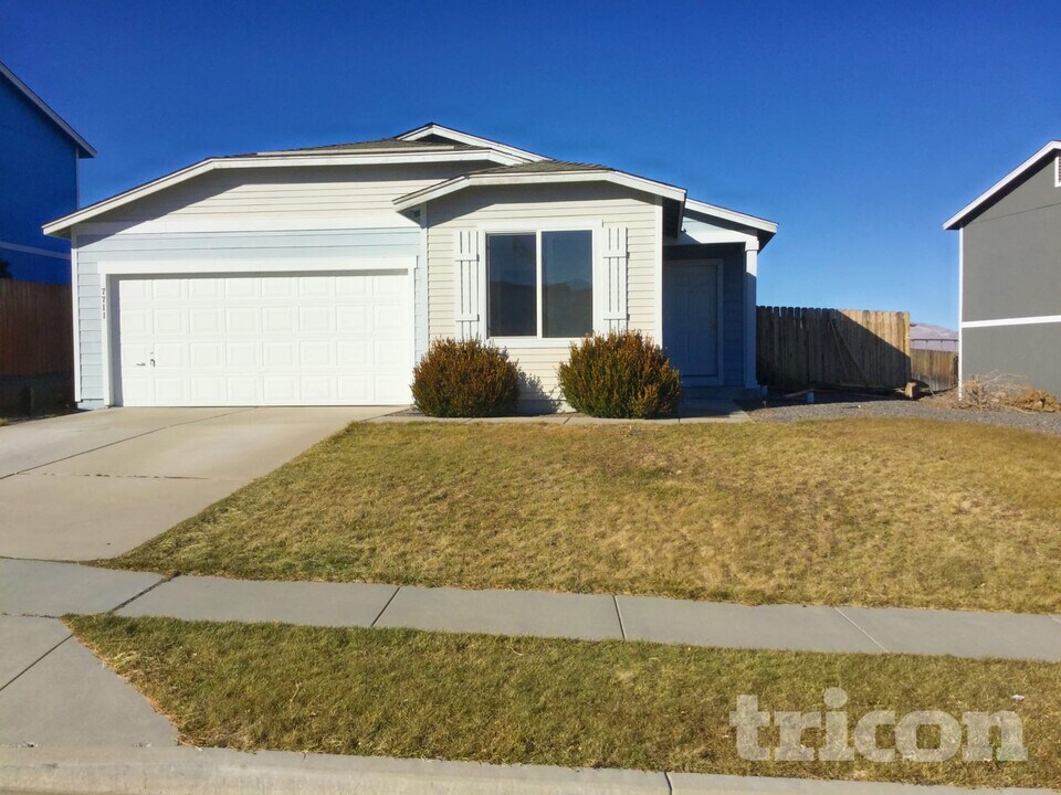 7711 Mariner Cove Dr in Reno, NV - Foto de edificio