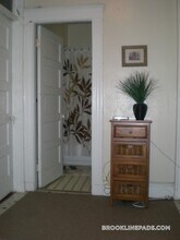 208 Winthrop Rd in Brookline, MA - Foto de edificio - Building Photo