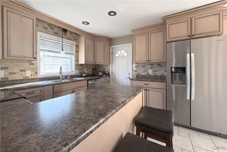 5 Irish Ave in Philadelphia, NY - Building Photo - Building Photo
