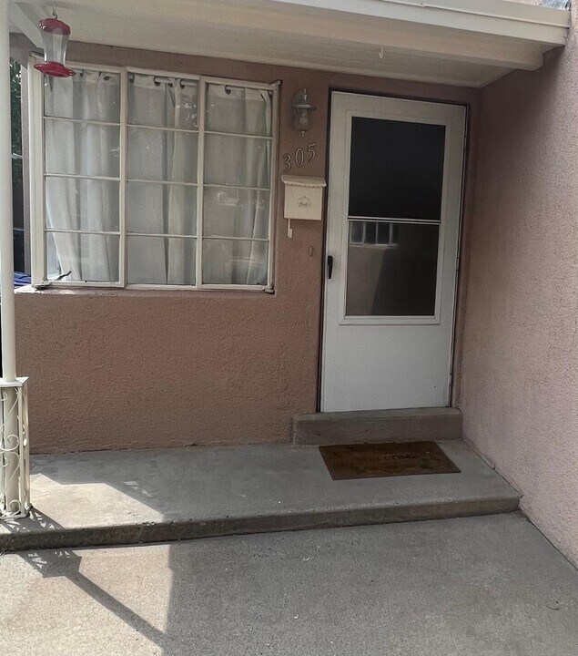 305 Madison St NE in Albuquerque, NM - Building Photo