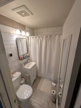 5725 W Wells St in Wauwatosa, WI - Foto de edificio - Building Photo