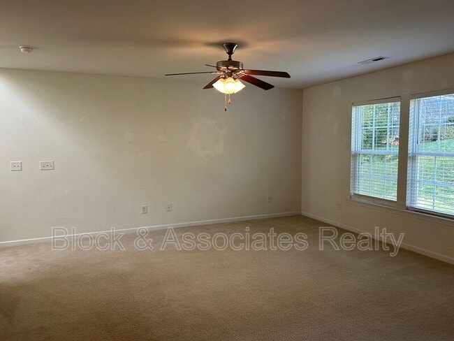 5147 Fiddlers Run Dr in Kernersville, NC - Building Photo - Building Photo