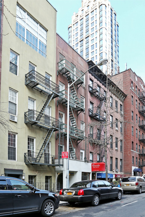 355 E 50th St in New York, NY - Building Photo