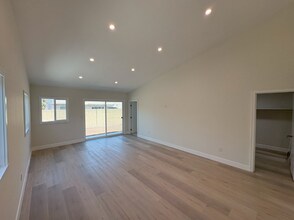14671 Comet St in Irvine, CA - Building Photo - Building Photo