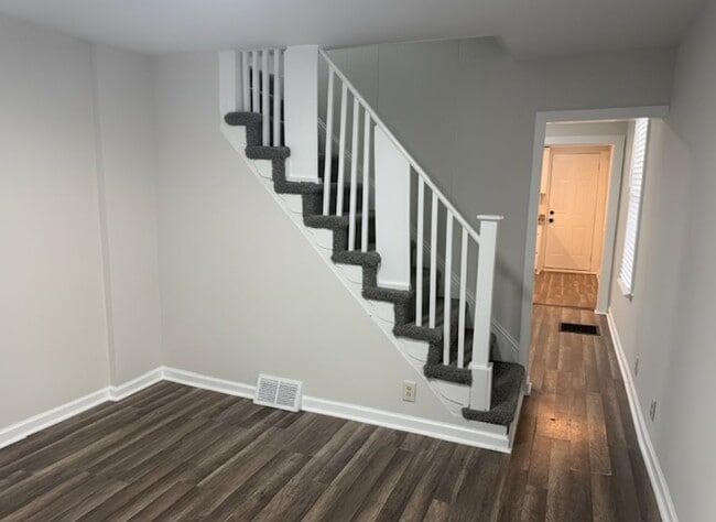 182 E Sharpnack St in Philadelphia, PA - Building Photo - Building Photo