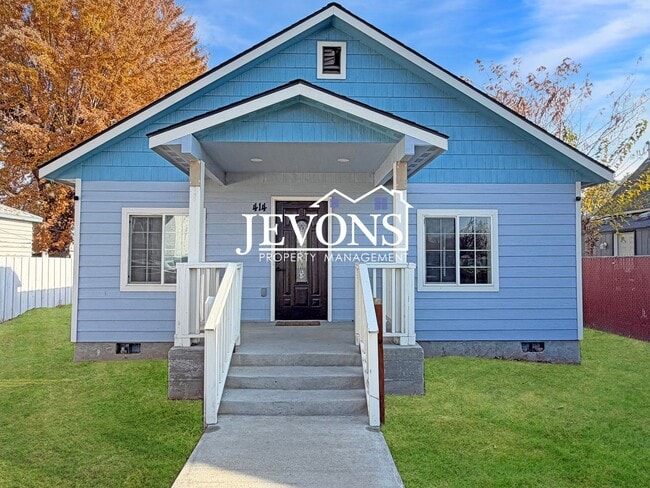 property at 414 S Toppenish Ave