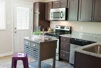 Forest Pointe in Durham, NC - Building Photo - Building Photo