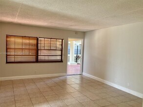 2624 Riverside Dr in Coral Springs, FL - Building Photo - Building Photo