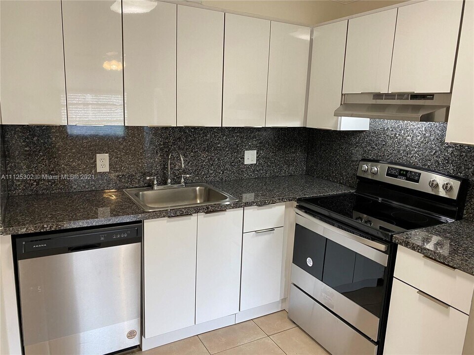 101 SW 132nd Way-Unit -202J in Pembroke Pines, FL - Building Photo