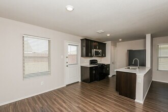 412 Blue Crow Ln in Haslet, TX - Foto de edificio - Building Photo