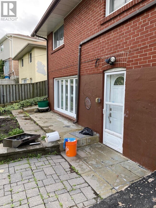 573 Bellamy Rd N in Toronto, ON - Building Photo - Building Photo