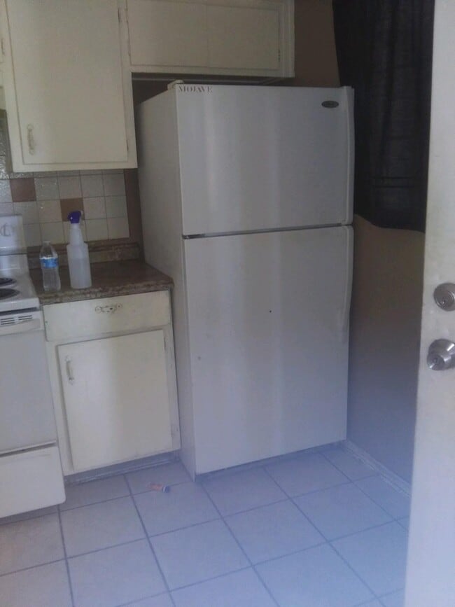 3381 Brussels St, Unit 4 in Las Vegas, NV - Building Photo - Building Photo