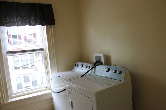 132 N White St, Unit Uspstairs Apt in Brookville, PA - Building Photo - Building Photo