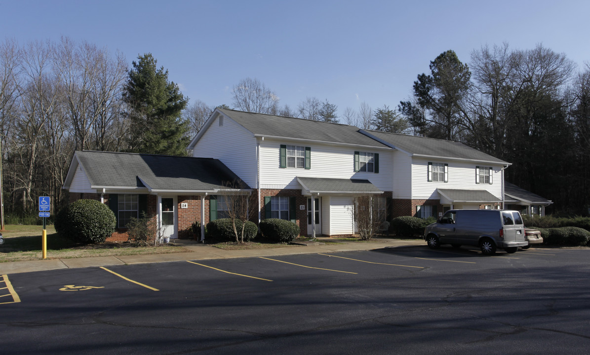 Piedmont Pointe Apartments in Piedmont, SC - Building Photo