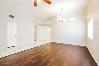 5021 Drummond Rd in Las Vegas, NV - Building Photo - Building Photo