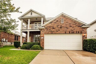 11012 Los Comancheros Rd in Austin, TX - Building Photo