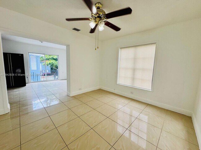 1060 NW 116th St in Miami, FL - Building Photo - Building Photo