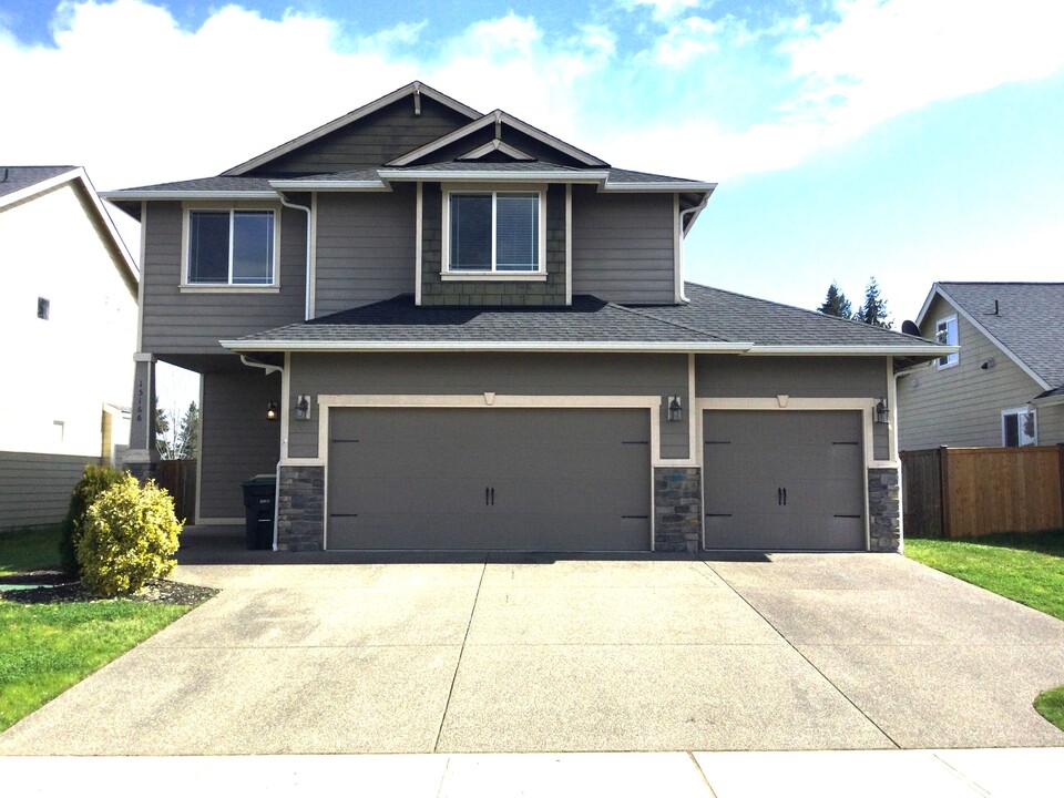 15166 Durant Drive Southeast in Yelm, WA - Building Photo