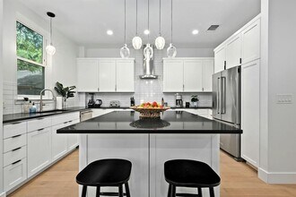 2004 Winsted Ln in Austin, TX - Building Photo - Building Photo