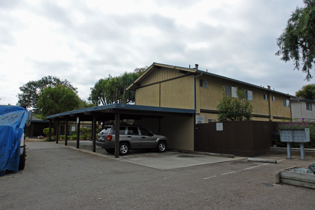 1875 Wharf Rd in Capitola, CA - Building Photo