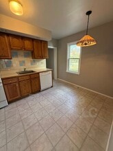 105 W Broadway Ave in Clifton Heights, PA - Building Photo - Building Photo