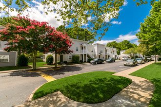 Dundale Square in Norfolk, VA - Building Photo - Building Photo
