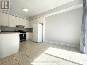 196 Kirkvalley Crescent in Aurora, ON - Building Photo - Building Photo