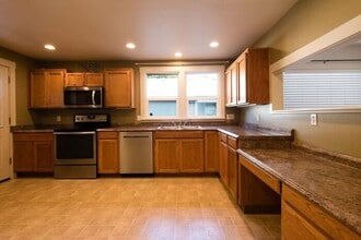 1543 Pacific Ave in Forest Grove, OR - Building Photo - Building Photo