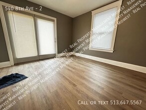 540 8th Ave in Dayton, KY - Foto de edificio - Building Photo