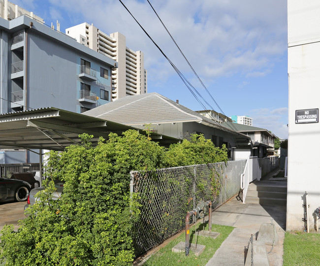 744 Palani Ave in Honolulu, HI - Foto de edificio - Building Photo