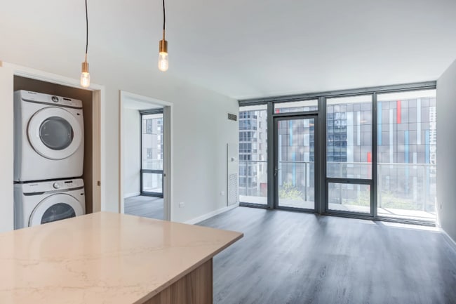 345 East South Water Street in Chicago, IL - Foto de edificio - Building Photo