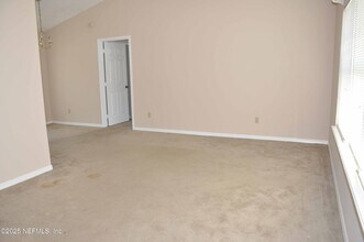 2105 Hovington Cir W in Jacksonville, FL - Building Photo - Building Photo