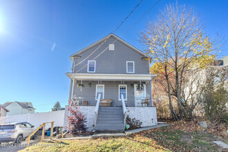 518 Meade St in Throop, PA - Foto de edificio - Building Photo