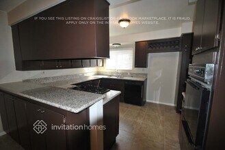 23637 Canerwell St in Santa Clarita, CA - Foto de edificio - Building Photo