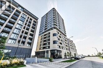 120-120 Eagle Rock Way in Vaughan, ON - Building Photo - Building Photo